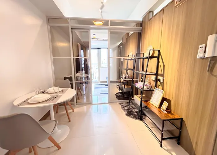 Charming Coastal L Wifi & Netflix I Coast 1801 Apartment Manila