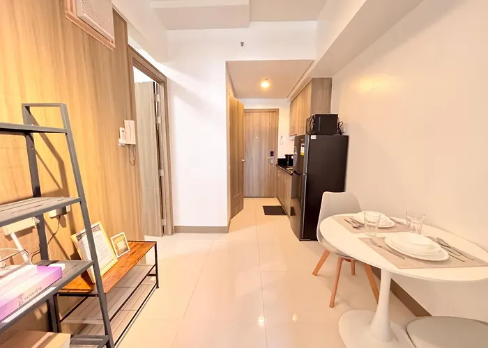 Charming Coastal L Wifi & Netflix I Coast 1801 Apartment Manila